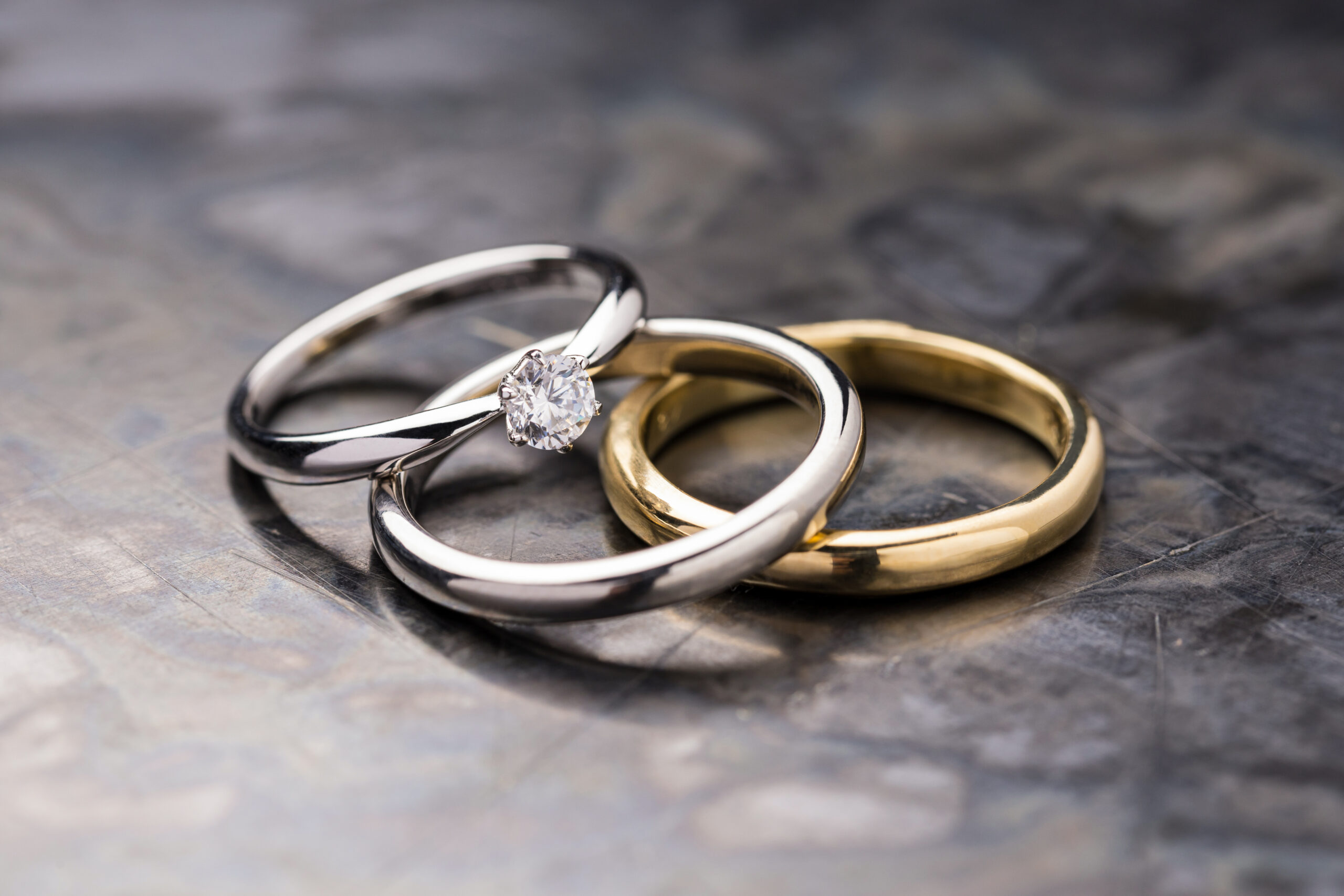 エメラルドカットの婚約指輪を探すなら
